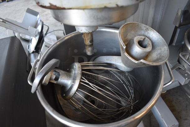 Hobart Model D-300 Metal Commercial Floor Style 30 Quart Planetary Dough Mixer w/ Stainless Steel Mixing Bowl, 2 Dough Hooks and Whisk Attachments. 208 Volts, 3 Phase. 21x22x46 - Image 3 of 8