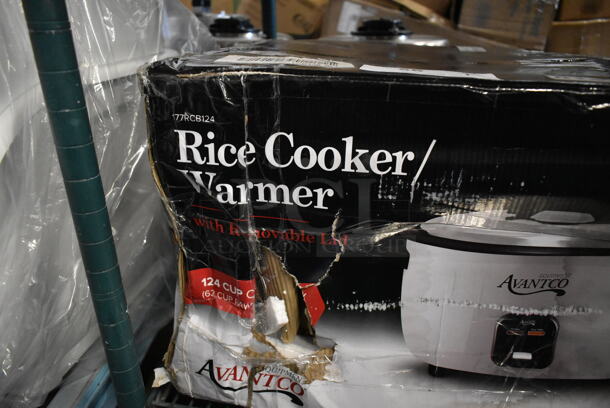 BRAND NEW SCRATCH AND DENT! Avantco 177RCB124  124 Cup (62 Cup Raw) Electric Rice Cooker / Warmer with Removable Lid. 240 Volts, 1 Phase.  - Image 4 of 7