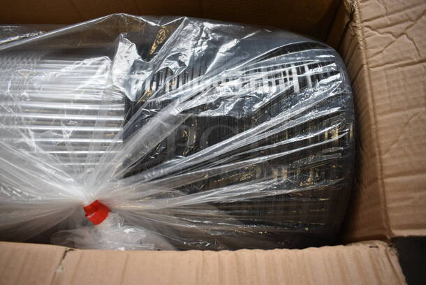 BRAND NEW IN BOX! Choice Disposable Cake Takeout Containers w/ Black Base and Clear Dome Lid - Image 2 of 4