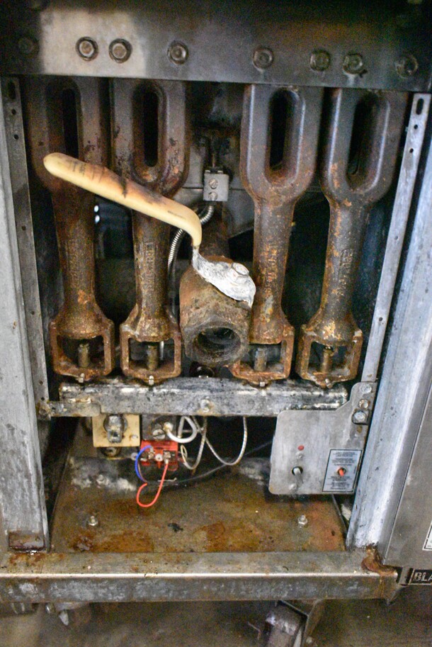 2016 Pitco Frialator 40D Stainless Steel Commercial Floor Style Propane Gas Powered Deep Fat Fryer on Commercial Casters. 115,000 BTU.  - Image 5 of 6