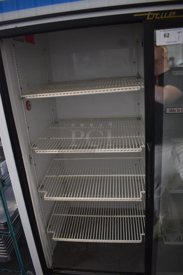 True GDM-47 White 2 Glass Door Door Merchandising Cooler w/ Shelving. 115 Volt 1 Phase. Tested and Working! - Image 4 of 7