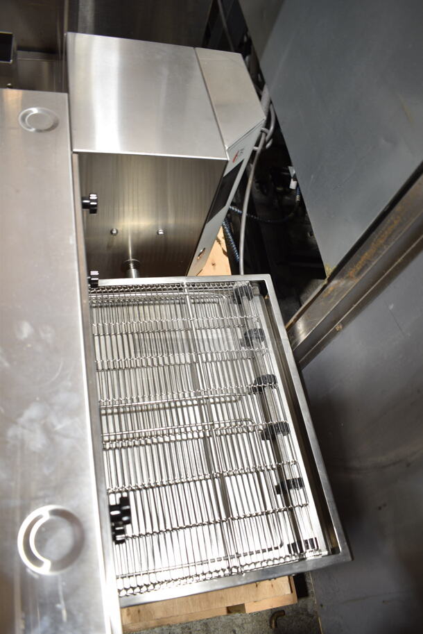 BRAND NEW SCRATCH AND DENT! Cooking Performance Group CPG 351ICOED Stainless Steel Commercial Countertop Electric Powered Conveyor Pizza Oven. 240 Volts, 1 Phase. - Image 4 of 8