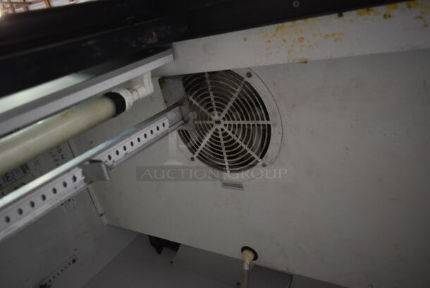 True GDM-37EM Metal Commercial 2 Door Reach In Cooler Merchandiser w/ Poly Coated Racks. 115 Volts, 1 Phase. Tested and Working! - Image 9 of 11