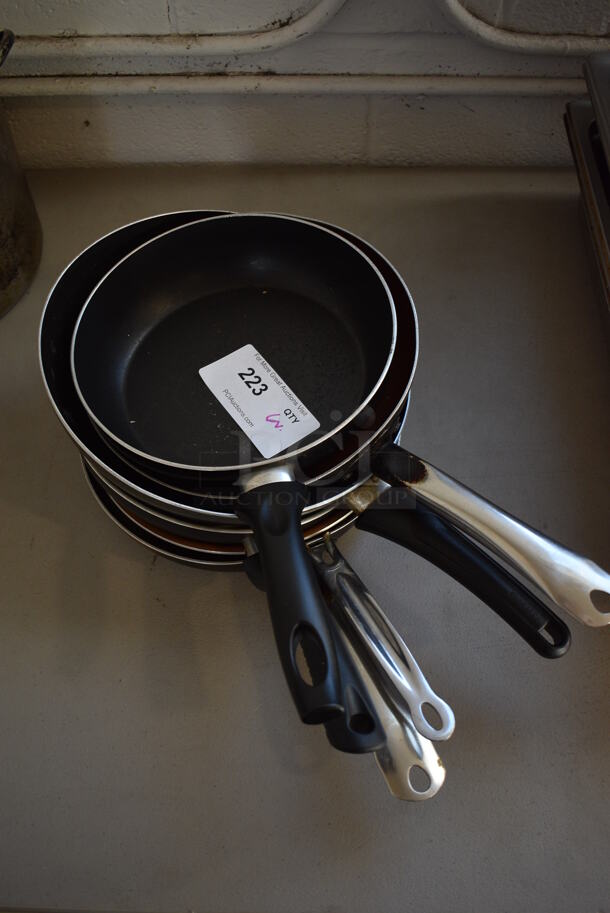 6 Various Metal Skillets. Includes 17x9.5x3. 6 Times Your Bid!