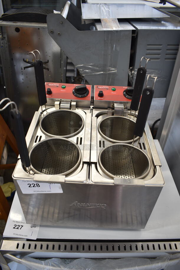 BRAND NEW SCRATCH AND DENT! 2023 Avantco 177PC102 2 Gallon / 8 Liter Electric Countertop Two Section Pasta Cooker w/ 4 Metal Fry Baskets. 120 Volts, 1 Phase. - Image 2 of 7