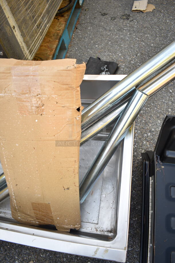 BRAND NEW SCRATCH AND DENT! Regency 600IB1824CP 18" x 24" Underbar Ice Bin with 7 Circuit Post-Mix Cold Plate and Bottle Holders - 51 lb. - Image 5 of 6