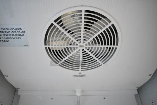 2021 True TSCI-600R-G-PH Metal Commercial Single Door Reach In Cooler Merchandiser w/ Poly Coated Racks. 115 Volts, 1 Phase. Tested and Working! - Image 5 of 6