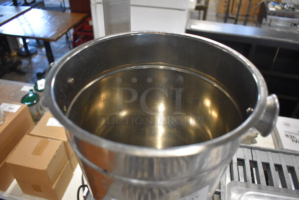 Metal Ice Bucket. 10x8.5x10 - Image 3 of 3