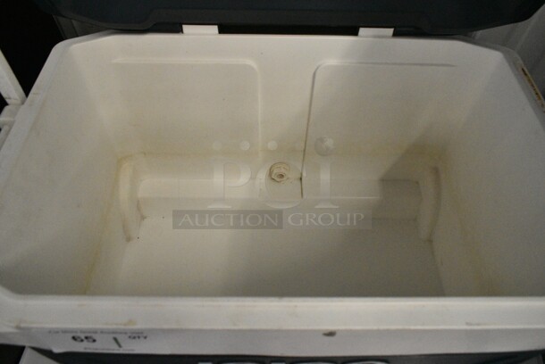 Igloo Wheeled 60 Quart Cooler.  - Image 5 of 6