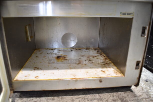 Amana HDC12A2 Stainless Steel Commercial Countertop Microwave Oven. 120 Volts, 1 Phase. - Image 3 of 4