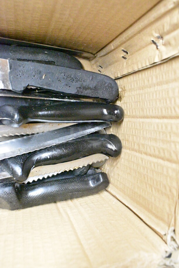 30 SHARPENED Stainless Steel Knives Including Serrated Bread Knives. 30 Times Your Bid!  - Image 3 of 5