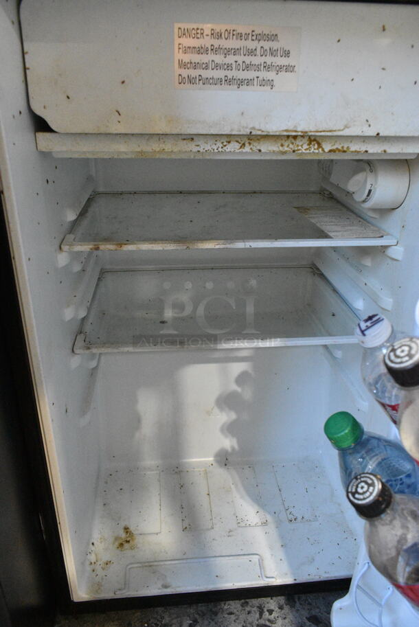 Galanz GL43S5 Mini Cooler. 115 Volts, 1 Phase. Cannot Test - Needs New Power Cord - Image 2 of 4