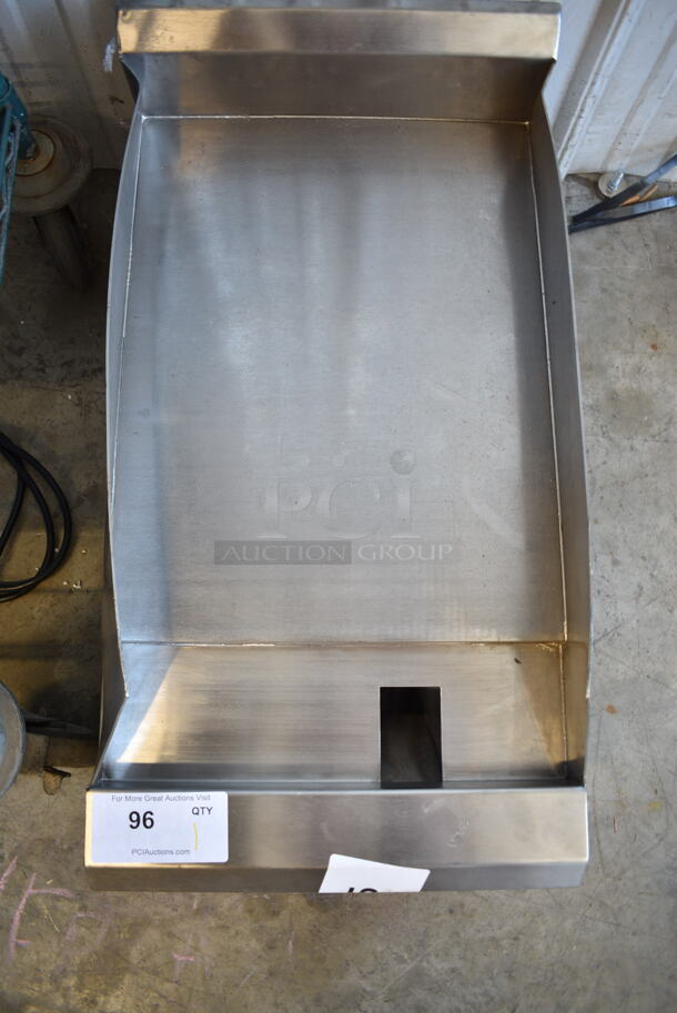 BRAND NEW SCRATCH AND DENT! 2023 Avantco 177CAG15MG Chef Series CAG-15-MG 15" Countertop Gas Griddle with Manual Controls. 30,000 BTU - Image 5 of 8