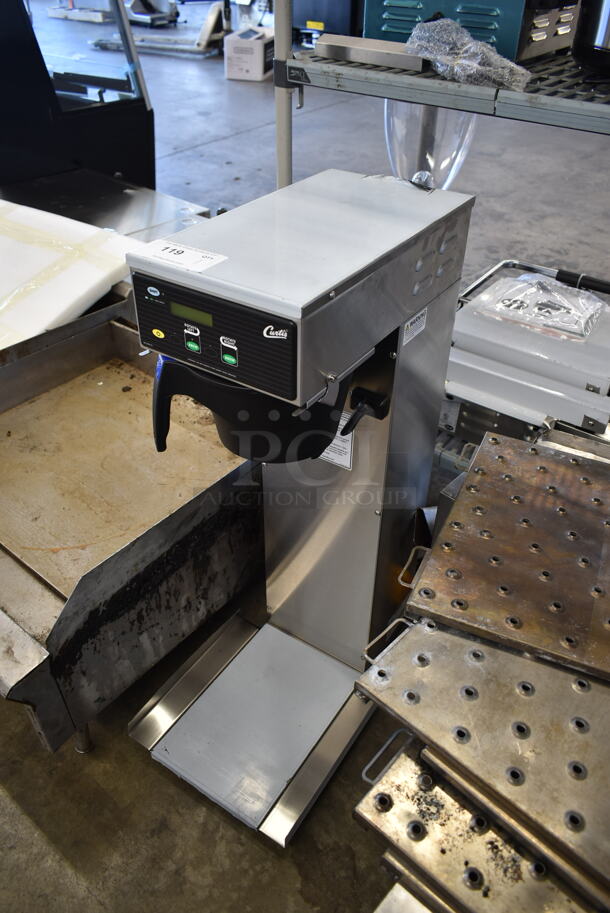 BRAND NEW SCRATCH AND DENT! Curtis RTB Stainless Steel Commercial Countertop Iced Tea Machine w/ Poly Brew Basket. Stock Picture Used as Gallery: Does Not Come w/ Beverage Holders. 120 Volts, 1 Phase. Tested and Working! - Image 2 of 7