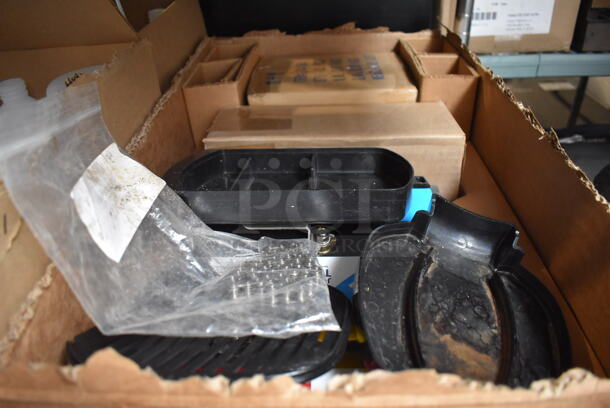 ALL ONE MONEY! Tier Lot of Various Items Including Wooden Crates and Utensils - Image 4 of 5