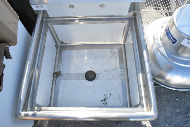 BRAND NEW SCRATCH AND DENT! Steelton 522CS12424 29 1/2" 18-Gauge Stainless Steel One Compartment Commercial Sink without Drainboard - 24" x 24" x 12" Bowl. - Image 6 of 7