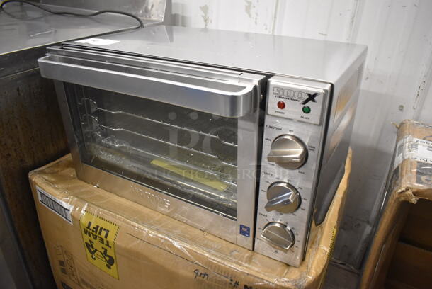 BRAND NEW IN BOX! Waring WCO500X Stainless Steel Commercial Countertop Half Size Convection Oven. 120 Volts, 1 Phase. 24x23x13. Tested and Working! - Image 2 of 8