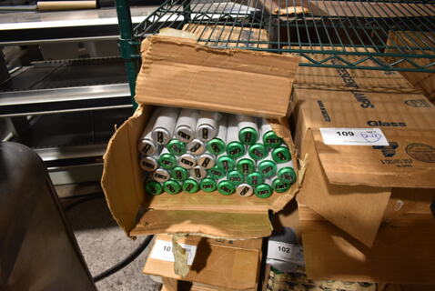 Box of 34 BRAND NEW Sylvania F20T12/CW / Philips F20T12/CW Fluorescent Tube Lights.