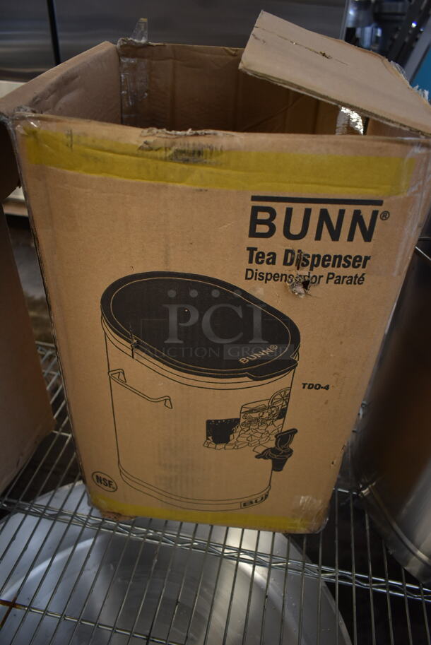BRAND NEW SCRATCH AND DENT! Bunn 34100.0002 TDO-4 4 Gallon Iced Tea Dispenser with Brew-Through Lid - Image 6 of 6