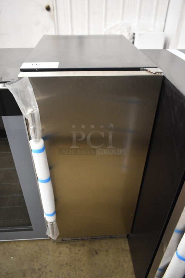 BRAND NEW SCRATCH AND DENT! Danby DIM32D1BSSPR 32lb Stainless Steel Built-In Ice Maker. 115 Volts, 1 Phase. Tested and Working! - Image 1 of 4
