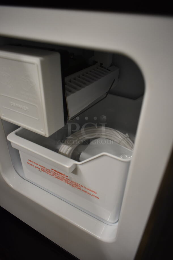 BRAND NEW SCRATCH AND DENT! Whynter UIM-155 Stainless Steel Built In Ice Maker Machine Stainless Steel 12lb. 115 Volts, 1 Phase. Tested and Working! - Image 3 of 4