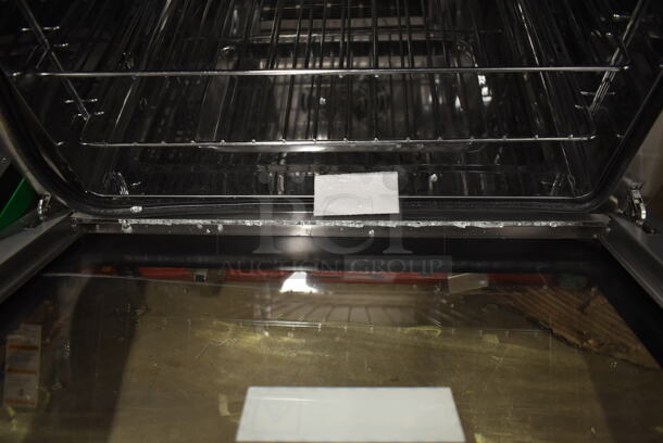 BRAND NEW SCRATCH AND DENT! Avantco 177CO32M Stainless Steel Commercial Countertop Electric Powered Half Size Convection Oven. See Pictures for Missing Interior Glass Pane. 208/240 Volts, 1 Phase. - Image 5 of 6
