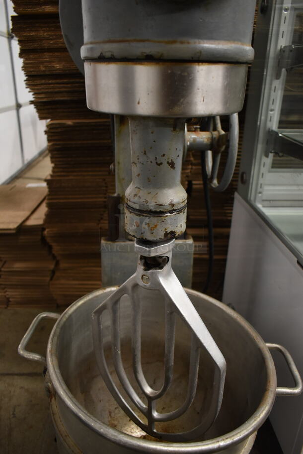 Hobart S-301 Metal Commercial 30 Quart Planetary Dough Mixer w/ Metal Mixing Bowl, Dough Hook, Paddle and Whisk Attachments. 115 Volts, 1 Phase. Tested and Working! - Image 5 of 9
