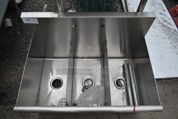 BRAND NEW SCRATCH AND DENT! Stainless Steel Commercial 3 Bay Sink. Comes w/ 2 Legs. - Image 3 of 3