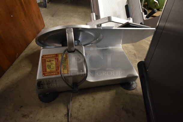 Bizerba SE 12 US Stainless Steel Commercial Countertop Meat Slicer. 120 Volts, 1 Phase. Tested and Working! - Image 6 of 8
