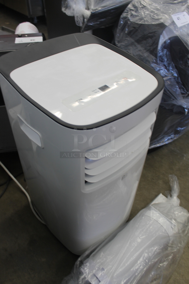 BRAND NEW SCRATCH AND DENT! Perfect Aire PORT8000A  8,000 BTU Portable Air Conditioner. 115 Volts, 1 Phase. Tested and Working! - Image 2 of 7