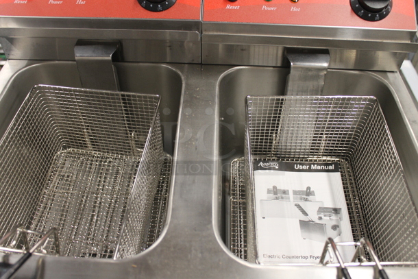 BRAND NEW SCRATCH AND DENT! Avantco Commercial Stainless Steel Electric Countertop Dual Tank Fryer With 2 Fryer Baskets. 250 Volts, 1 Phase. Tested And Working!  - Image 5 of 8