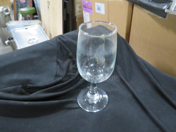 NEW  10.5oz Wine Glass Glass. 12XBID