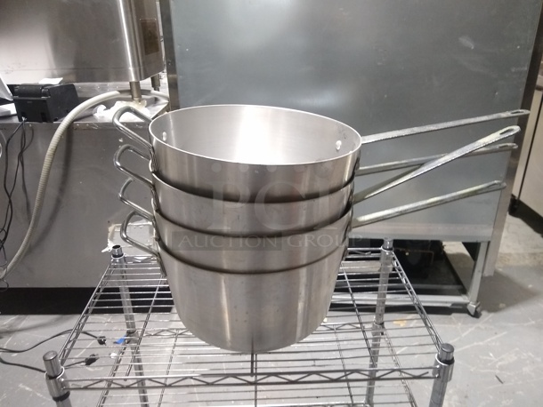 Choice 10 Qt. Tapered Aluminum Sauce Pan with Handle

 - Image 1 of 5