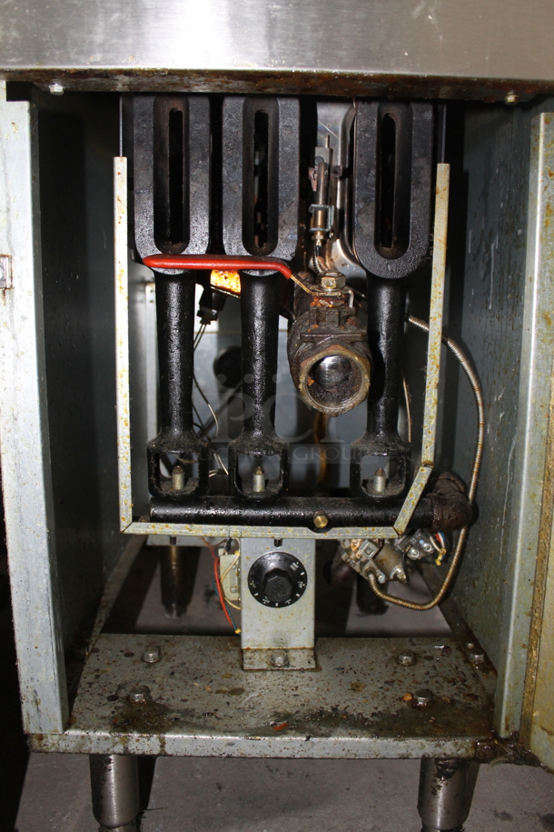 2013 Avantco F3N Stainless Steel Commercial Floor Style Natural Gas Powered Deep Fat Fryer w/ 2 Metal Fry Baskets. 90,000 BTU. - Image 7 of 11