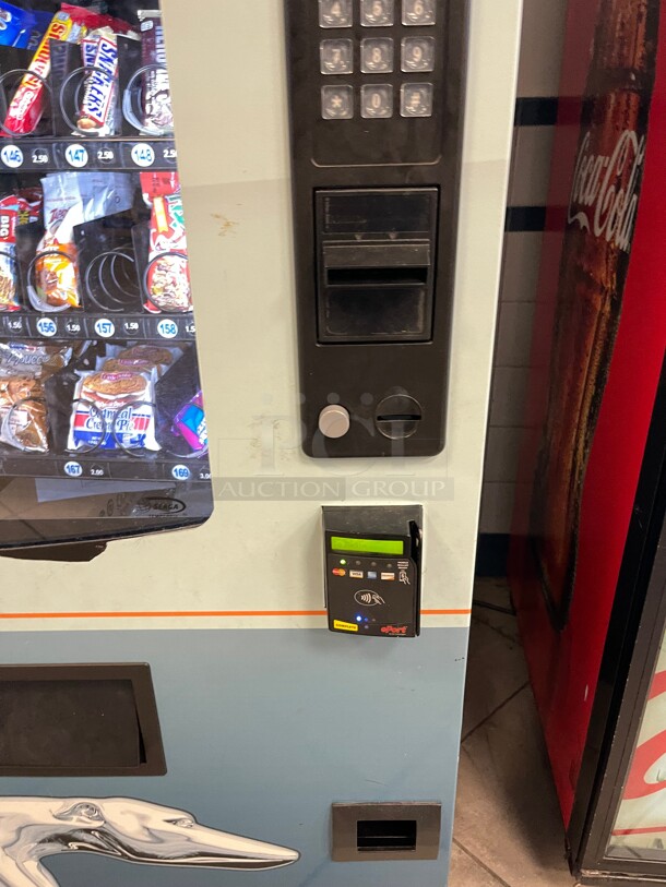 Working! Seaga Infinity INF5S Commercial Snack Vending Machine Made In The USA  Cash Or CC NSF 115 Volt Tested and Working! Currently In Use!  - Image 6 of 9