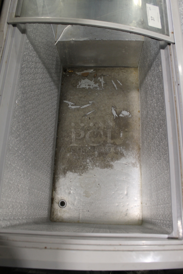 Avantco 360ICFC13 Metal Commercial Floor Style Chest Freezer Merchandiser on Commercial Casters. 115 Volts, 1 Phase. Tested and Working! - Image 5 of 11