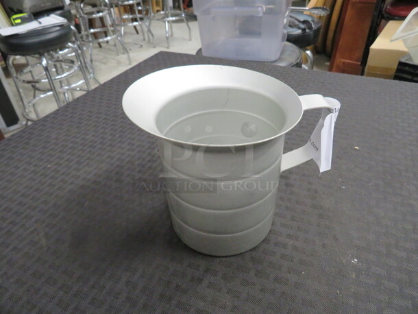 One NEW Vollrath 1 Quart Measurer. #68296. - Image 1 of 1