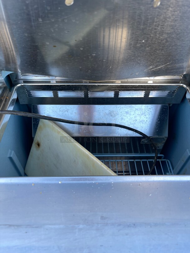 Working! Delfield 27 inch Commercial Refrigerated One Door Prep Sandwich Table NSF 115 Volt Tested and Working! - Image 4 of 9