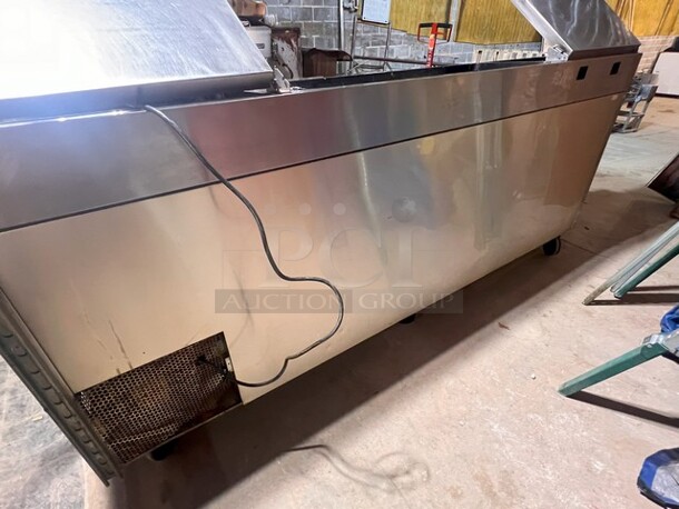 True 93" Pizza Prep Table W/Refrigerated Base on Casters, 115v, Stainless Steel, Missing Center Top Lid and Cutting Board. Very Clean, NOT TESTED 
Model TPP-93 - Image 3 of 6