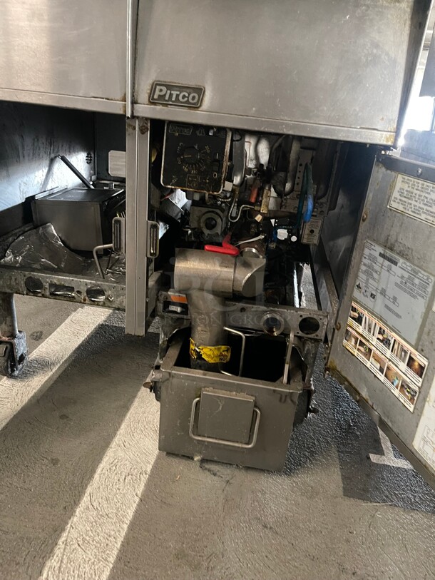Nice! Pitco SSH55 Gas Commercial  Double Fryer - (2) 50 lb Vats, Floor Model, With Automatic Filtration System Natural Gas NSF Tested and Working! - Image 5 of 10