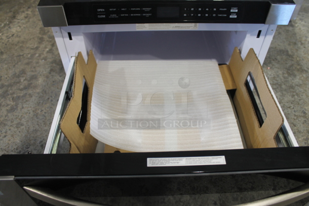 BRAND NEW SCRATCH AND DENT! 2023 KoolMore KM-MD-1SS Stainless Steel Commercial Microwave Oven Drawer. 120 Volts, 1 Phase. Tested and Working! - Image 7 of 8