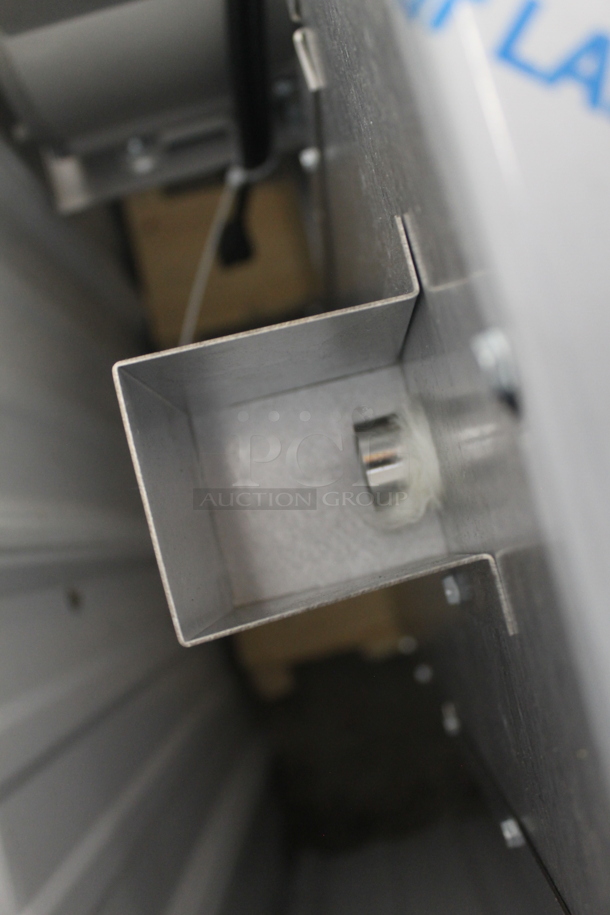 BRAND NEW SCRATCH AND DENT! Vulcan VC5GD-11D1Z Commercial Stainless Steel Natural Gas Convection Oven With Steel Racks. Tested and Working! - Image 7 of 10