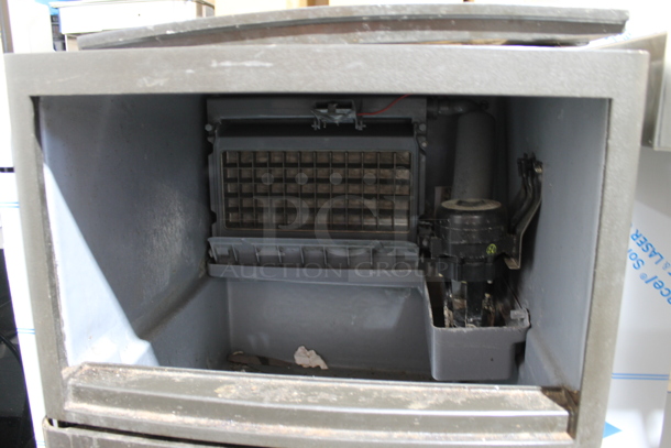 Manitowoc QM45A Stainless Steel Commercial Self Contained Ice Machine. 115 Volts, 1 Phase.  - Image 2 of 3