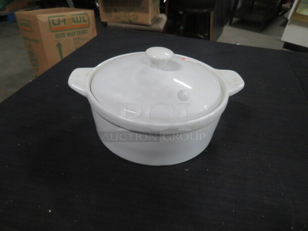 BII Baking Dish With Lid. 