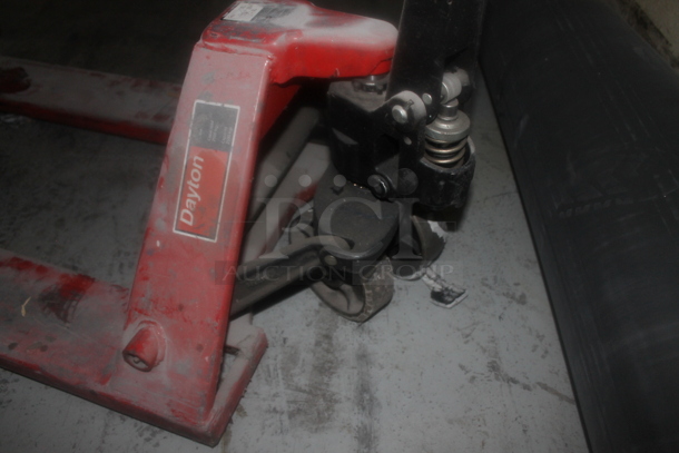 Dayton 4YX97 Red Metal Commercial 5,500 Pound Capacity Pallet Truck Pallet Jack. - Image 3 of 6