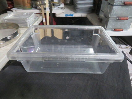 One Cambro 3 Gallon Food Storage Container.