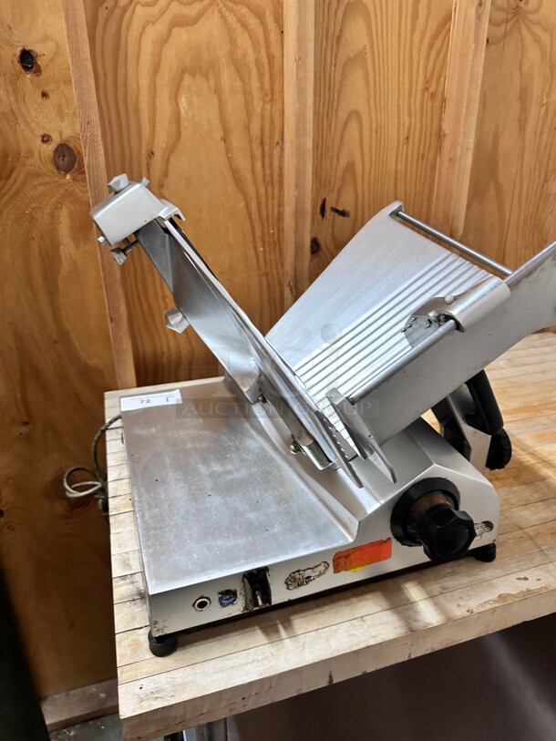 Working! Univex RYKOFF_SEXTON Premium Series 13in 1/2 HP Manual Feed Gear Driven Commercial Slicer w/Blade Sharpener  115 Volt NSF Tested and Working! - Image 2 of 8