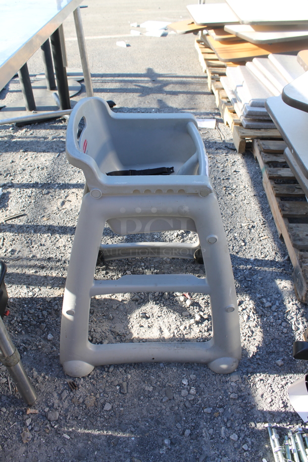 4 Rubbermaid Gray Poly High Chairs. 4 Times Your Bid! - Image 4 of 4