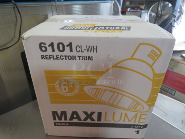 One NEW Maxi Lume Reflector Trim. - Image 1 of 1