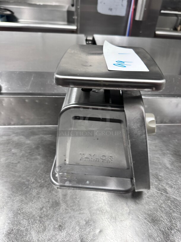 Working! Taylor Commercial  Mech Portion-Control Scale, 32oz Cap, 6 x 6 Platform - Image 3 of 5